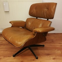 Fauteuil Lounge, design Eames, édition ancienne Herman Miller pour Mobilier International.  4.800 € sur RDV uniquement