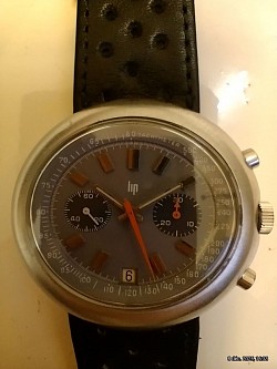 Lip, chronographe mécanique, mouvement Valjoux 7734, 48 x 44 mm. Sans boite papier.  1.200 €