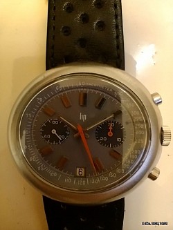 Lip, chronographe mécanique, mouvement Valjoux 7734, 48 x 44 mm. Sans boite papier.  900 €.