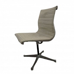 Chaise fixe design Eames, édition Herman Miller, état moyen d'usage.  100 €