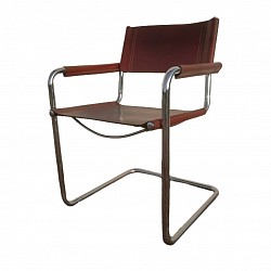 Fauteuil GM5, design Stam et Breuer, édition estampillée Matteo Grassi des années 70. Cuir 5 mm d'épaisseur, tubes chromés. Poids 10 Kgs. Fabrication haut de gamme. Etat général d'usage.  400 € pièce, choix de 4