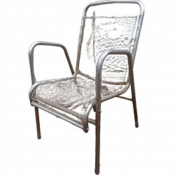 Rare fauteuil des années 30, assise en cote de maille, inclinaison de l'assise par une molette.  400 € Choix de 4