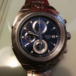 Pulsar, chronographe quartz, date, acier.  100 €