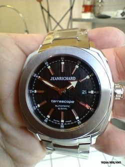 Montre JEANRICHARD, automatique, date. Etat neuf. Boite papiers.  1.350 €