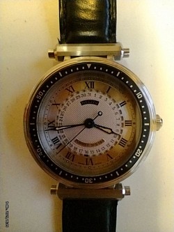 Forget, automatique, jour date, certifié chronomètre, diamètre 38 mm. Etat proche du neuf. Sans boite papier.  1.450 €