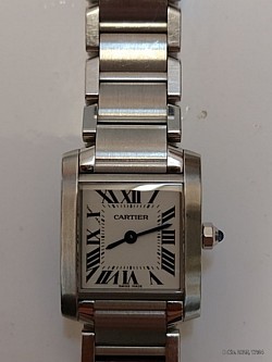 Cartier pour femme, modèle Tank, quartz, dimension 20 mm. Sans boite papier.  Vendu