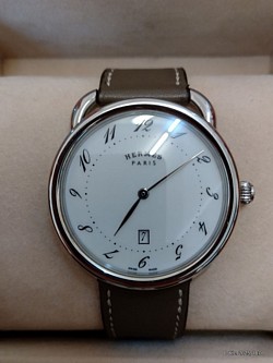 Hermès Paris, quartz, modèle Arceau, diamètre 40 mm, avec boite mais sans papier.  2.000 €