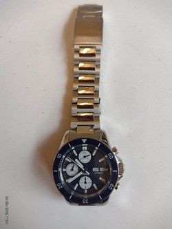 Chronographe Yema, automatique, jour, date, état neuf. Sans boite papier.  1.200 €