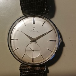 Juvénia, mécanique manuelle, modèle Vendôme. Sans boite papier.  Vendu