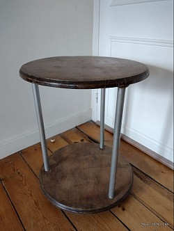 Table basse ou guéridon style Art déco. Diamètre 48,5 cm, hauteur 60 cm. 100 €