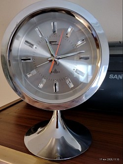 Réveil en parfait état de marche. 100 €