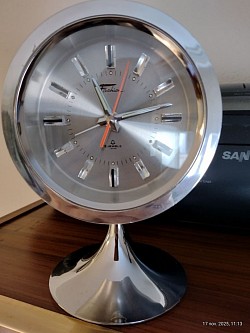 Réveil en parfait état de marche. 50 €.