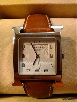 Montre Hermès quartz. Très bon état général avec boîte et notice plus facture numérique. Prix 1500 €