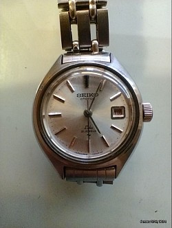 Seiko mécanique pour femme diamètre hors couronne 23 mm pour poignée entre 16 et 17 cm. Prix 80 €