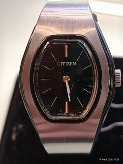 Citizen mécanique pour femme poignet maximum 16 cm de diamètre. 80 €.