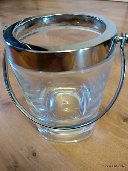 Seau à glace en cristal de Sèvres. 50 €
