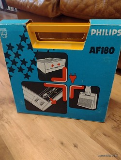 Rare électrophone à l'état neuf dans son emballage. 100 €.