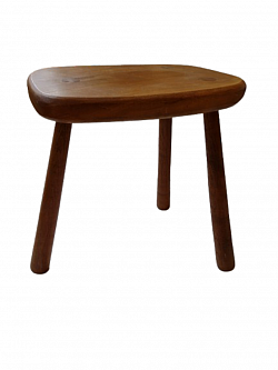 Tabouret tripode brutaliste. 40 par 28 par 45 cm de haut. 100 €.