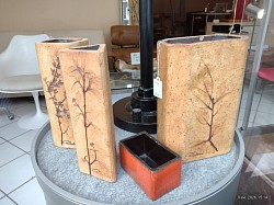 Vases signés Leduc. 20 € au choix.