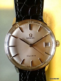 Omega Genève mécanique avec dateur automatique. 1200 €.