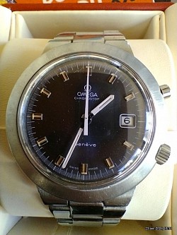 Omega Genève mécanique chronostop état approche du neuf. 1400 €.