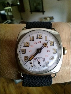 Montre mécanique plaqué argent début du 20e siècle. 150 €.