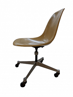Chaise design Eames édition Herman Miller. 400 €.